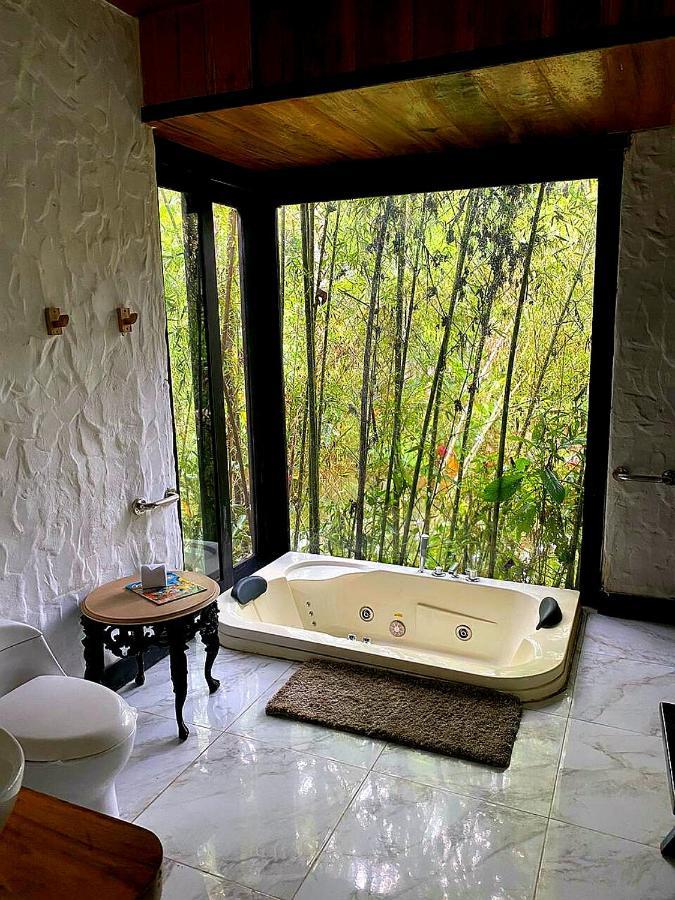 Cantalarana Lodge Mindo Kültér fotó