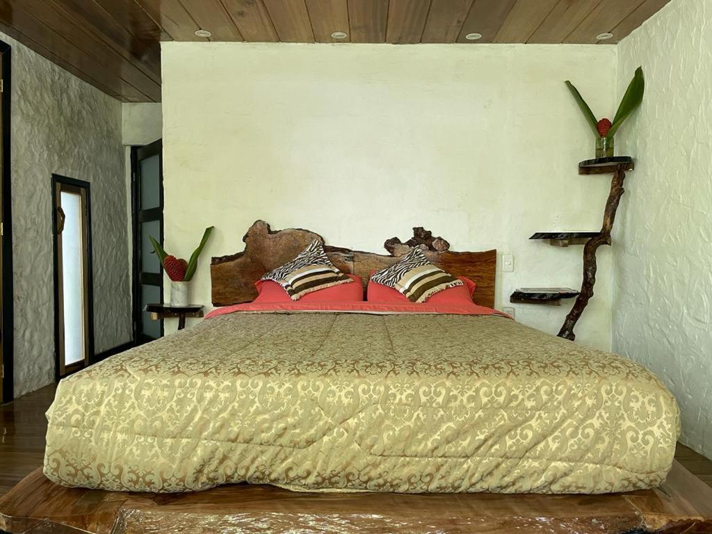 Cantalarana Lodge Mindo Kültér fotó